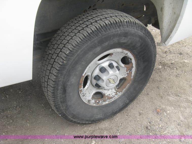 image for item K2992 2007 Chevrolet Silverado 2500 HD pickup truck