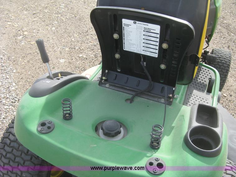 image for item K2994 2005 John Deere L118 riding lawn mower