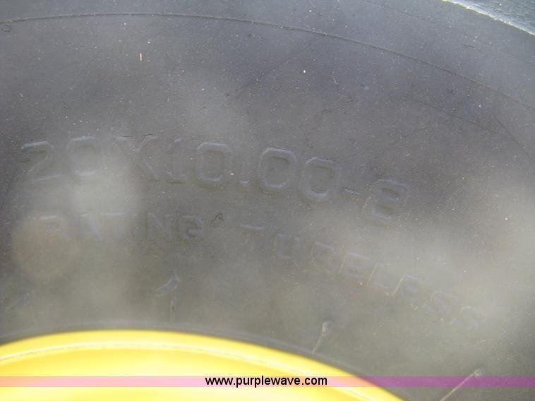 image for item K2994 2005 John Deere L118 riding lawn mower