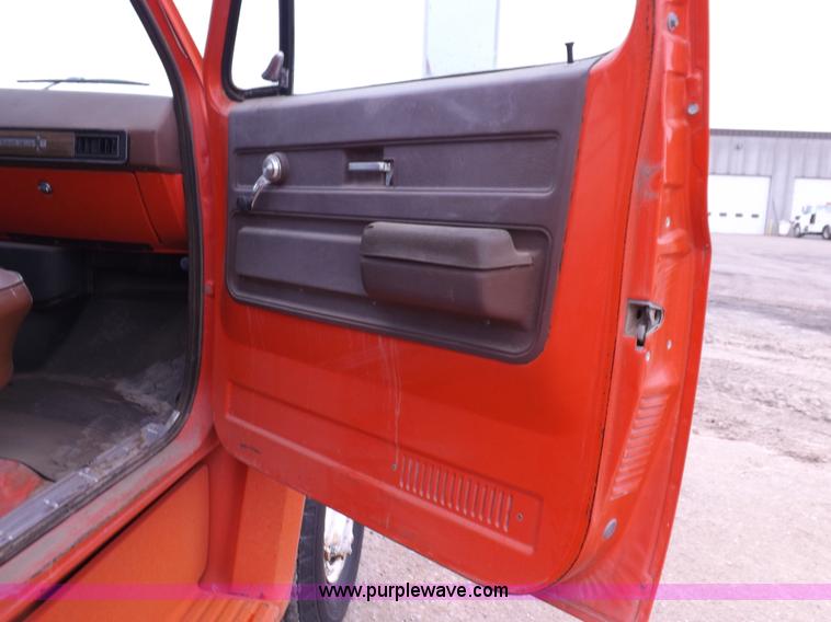 image for item K3761 1975 Chevrolet C65 gin pole truck