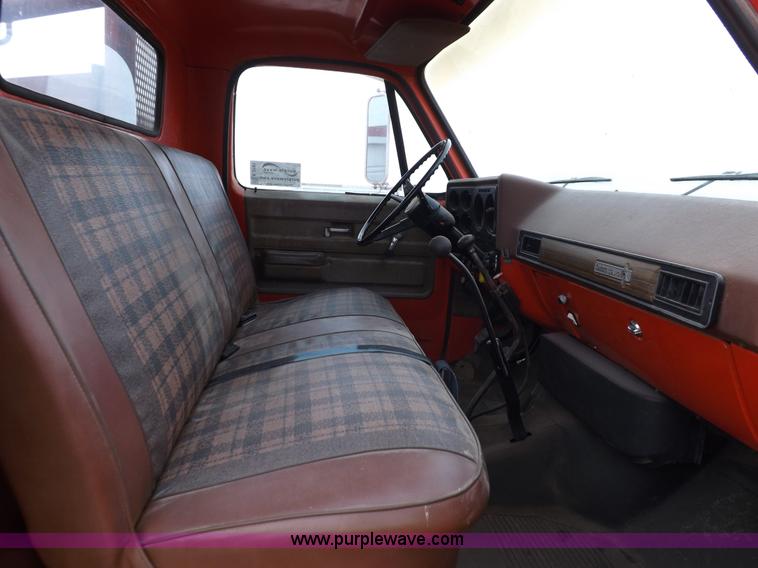image for item K3761 1975 Chevrolet C65 gin pole truck