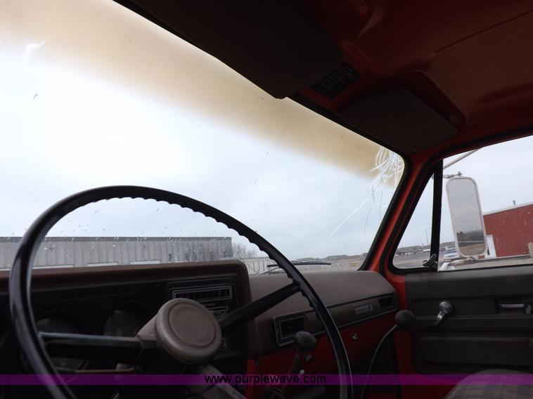 image for item K3761 1975 Chevrolet C65 gin pole truck