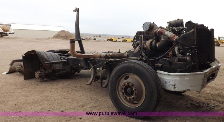 image for item K3762 2002 International 9100i truck chassis