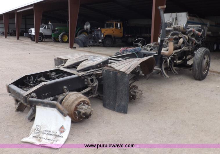 image for item K3762 2002 International 9100i truck chassis