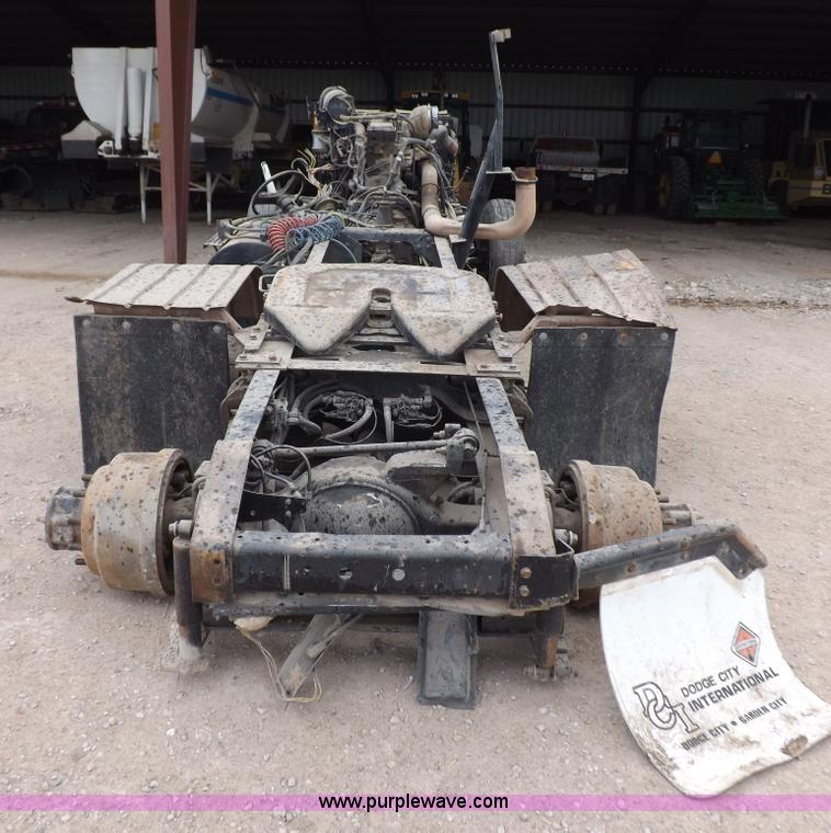 image for item K3762 2002 International 9100i truck chassis