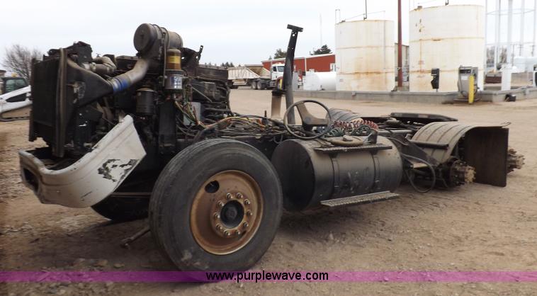 image for item K3762 2002 International 9100i truck chassis
