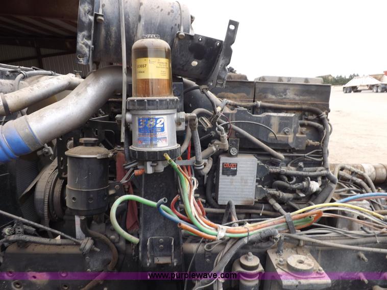 image for item K3762 2002 International 9100i truck chassis