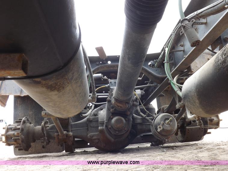 image for item K3762 2002 International 9100i truck chassis