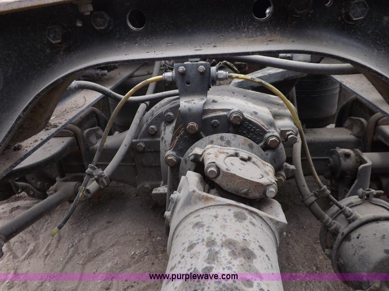 image for item K3762 2002 International 9100i truck chassis