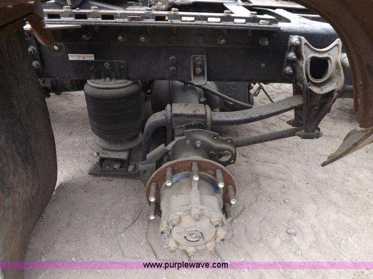 image for item K3762 2002 International 9100i truck chassis
