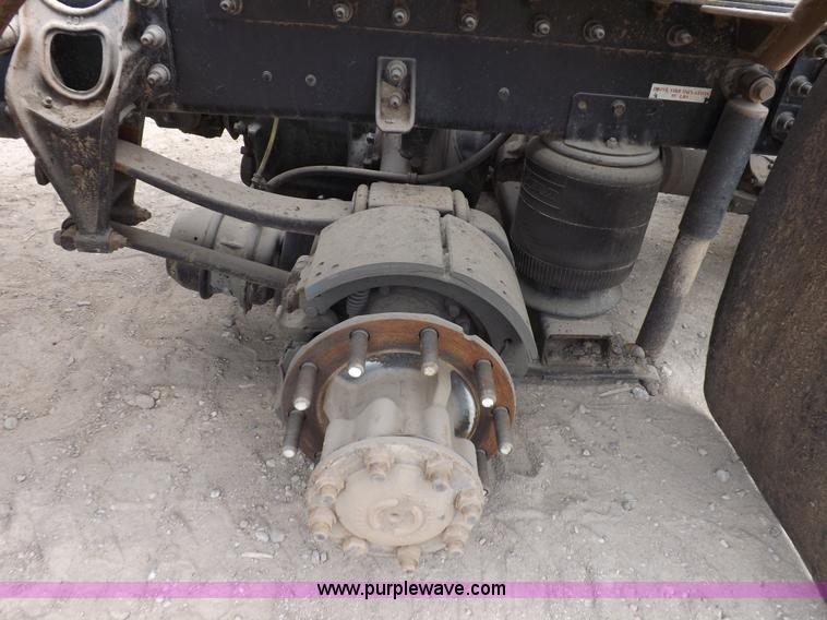 image for item K3762 2002 International 9100i truck chassis