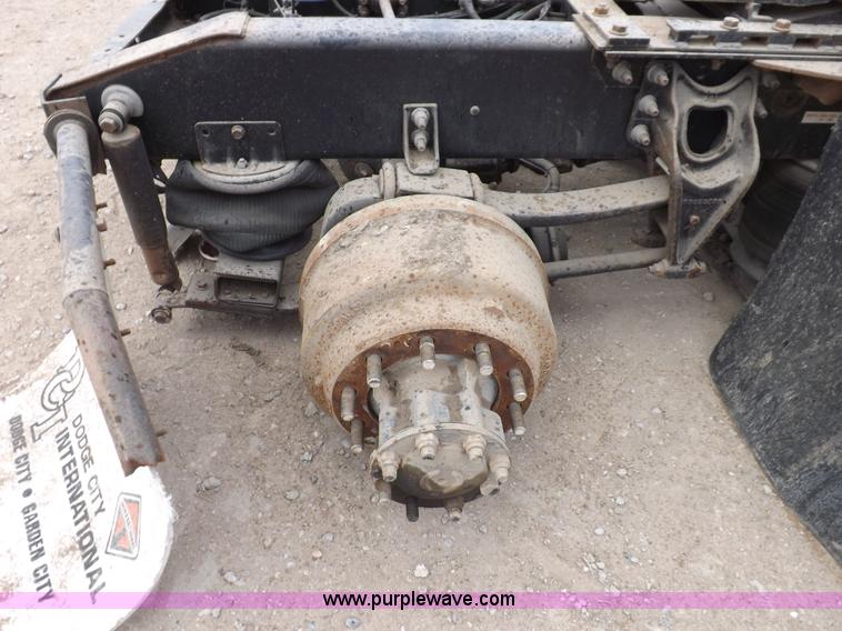 image for item K3762 2002 International 9100i truck chassis