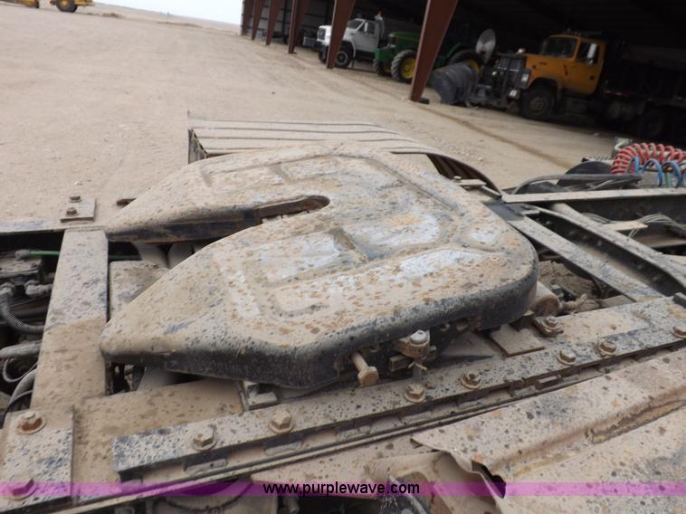 image for item K3762 2002 International 9100i truck chassis