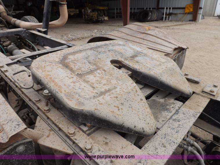 image for item K3762 2002 International 9100i truck chassis