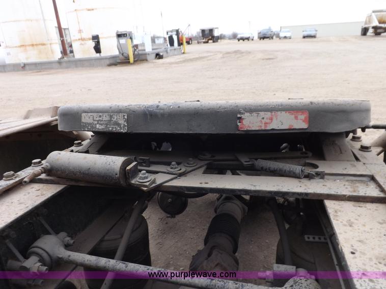 image for item K3762 2002 International 9100i truck chassis