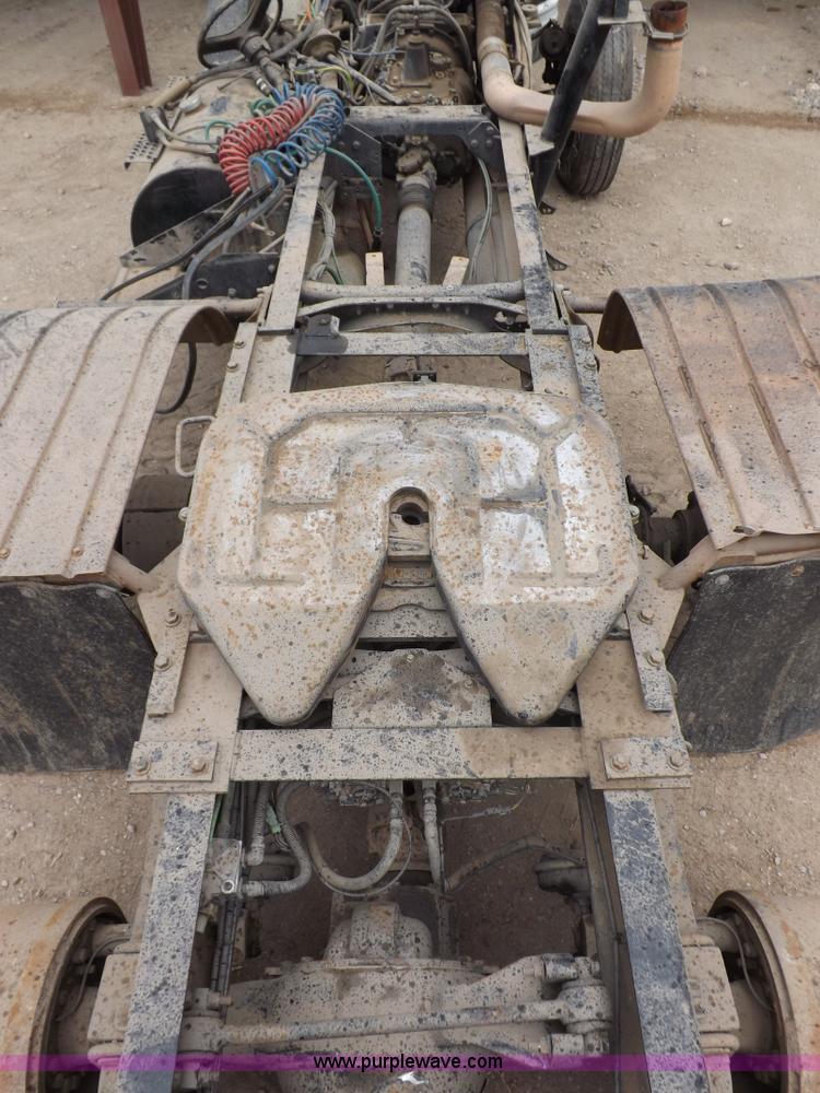 image for item K3762 2002 International 9100i truck chassis