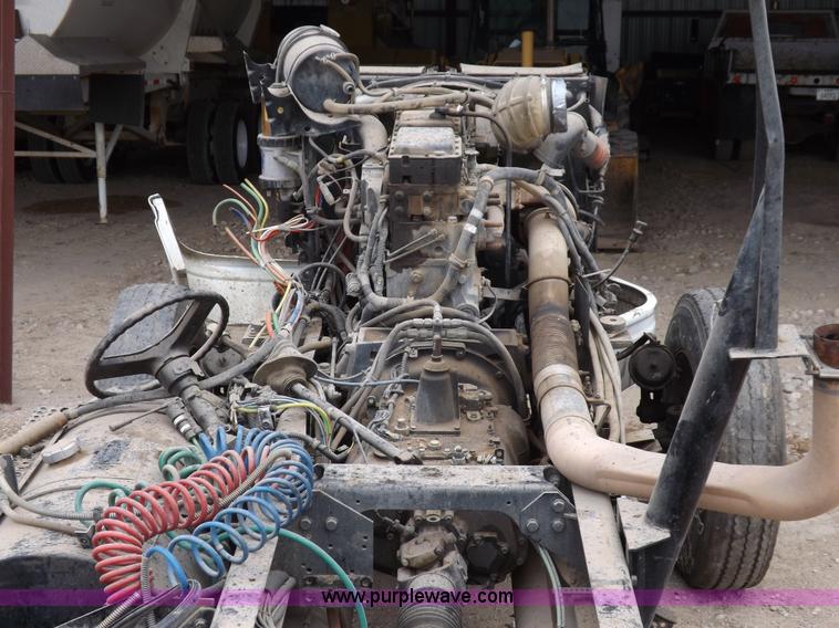 image for item K3762 2002 International 9100i truck chassis