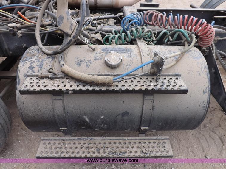 image for item K3762 2002 International 9100i truck chassis