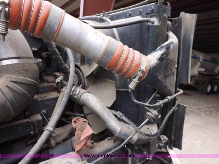 image for item K3762 2002 International 9100i truck chassis