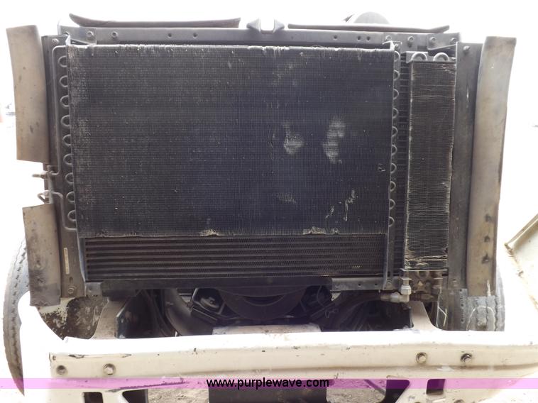 image for item K3762 2002 International 9100i truck chassis