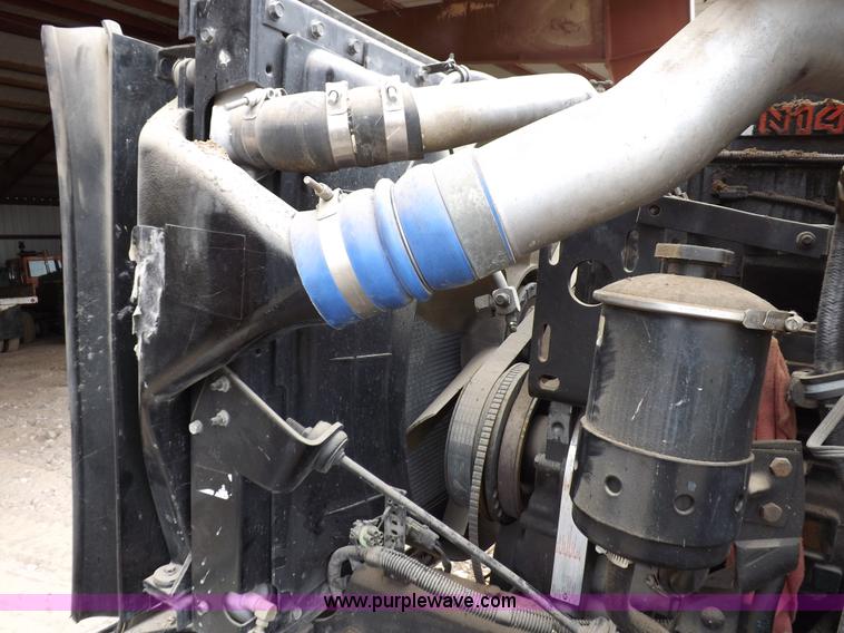 image for item K3762 2002 International 9100i truck chassis