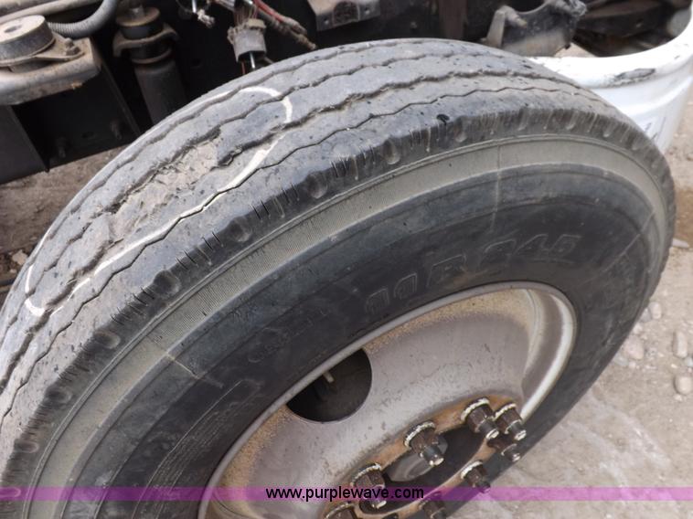 image for item K3762 2002 International 9100i truck chassis