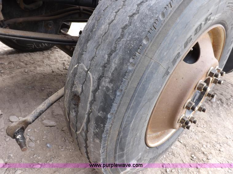 image for item K3762 2002 International 9100i truck chassis