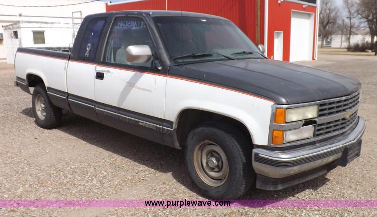 image for item K3766 1992 Chevrolet Silverado 1500 Ext. Cab pickup truck