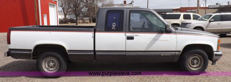 image for item K3766 1992 Chevrolet Silverado 1500 Ext. Cab pickup truck