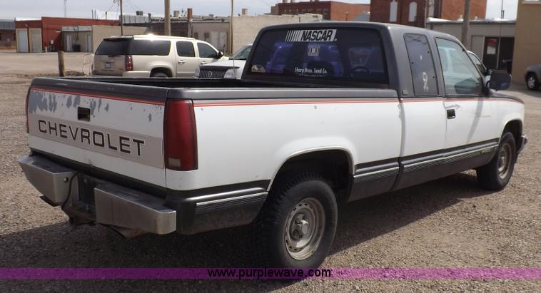 image for item K3766 1992 Chevrolet Silverado 1500 Ext. Cab pickup truck