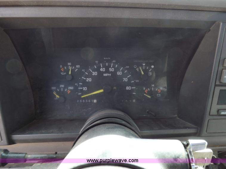 image for item K3766 1992 Chevrolet Silverado 1500 Ext. Cab pickup truck