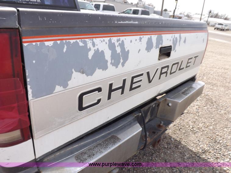 image for item K3766 1992 Chevrolet Silverado 1500 Ext. Cab pickup truck