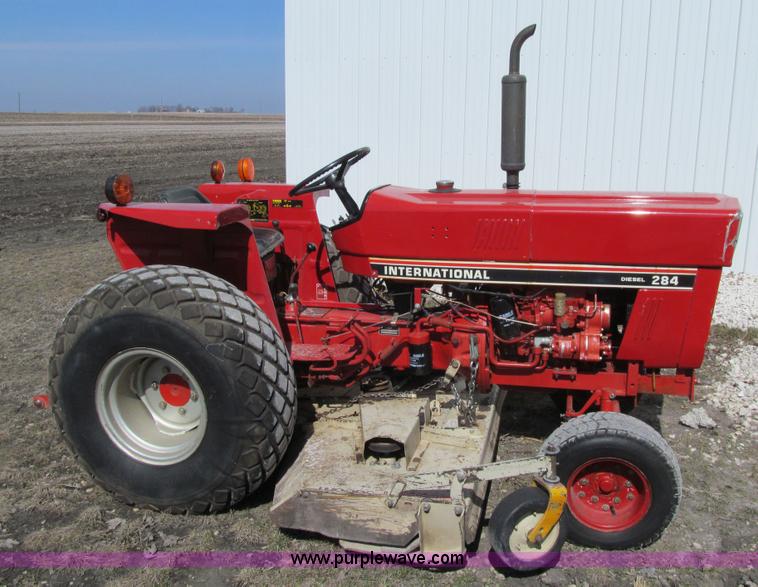 image for item K5520 1983 International 284 tractor