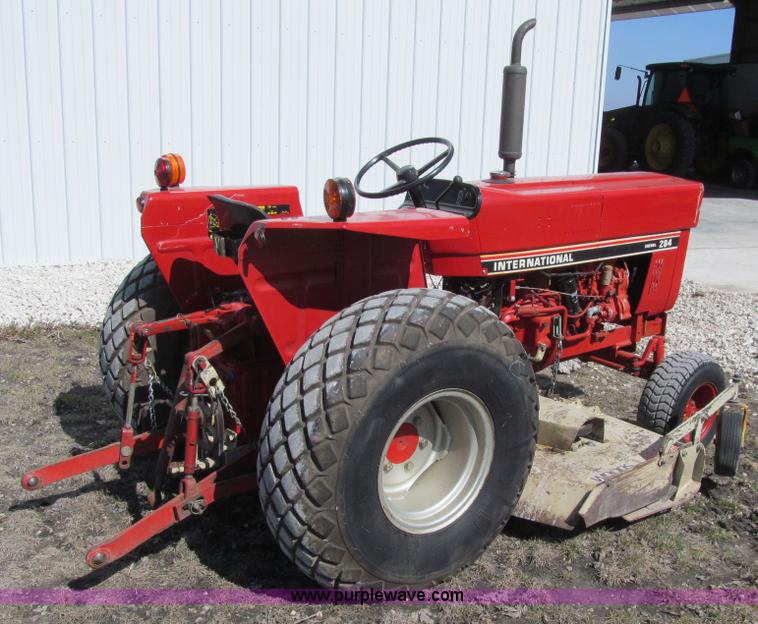 image for item K5520 1983 International 284 tractor