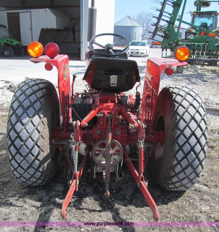 image for item K5520 1983 International 284 tractor