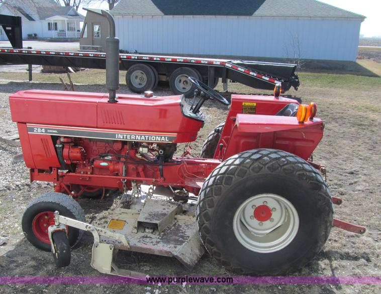 image for item K5520 1983 International 284 tractor
