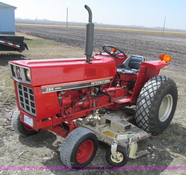 image for item K5520 1983 International 284 tractor