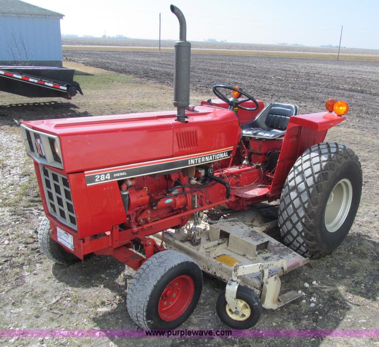 image for item K5520 1983 International 284 tractor
