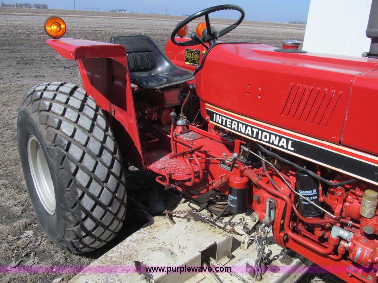 image for item K5520 1983 International 284 tractor