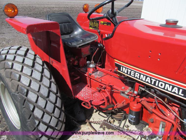 image for item K5520 1983 International 284 tractor