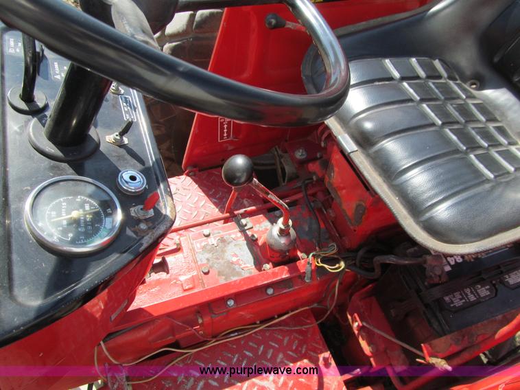 image for item K5520 1983 International 284 tractor