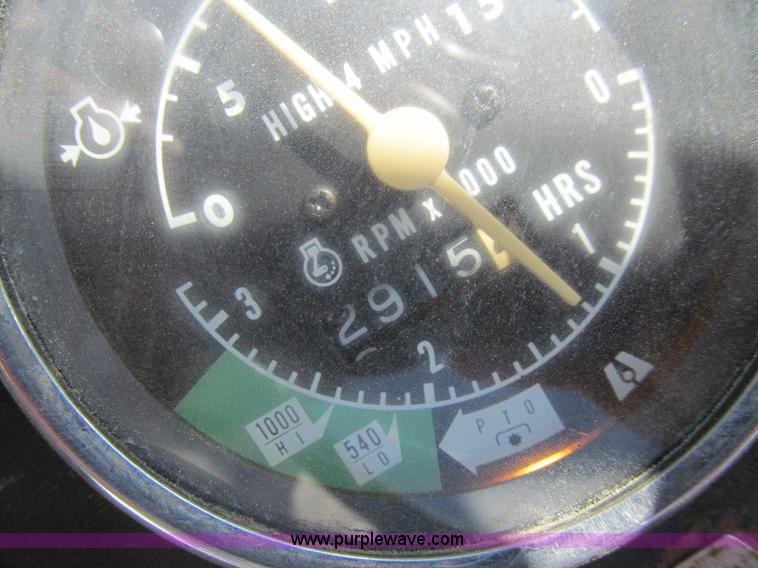 image for item K5520 1983 International 284 tractor