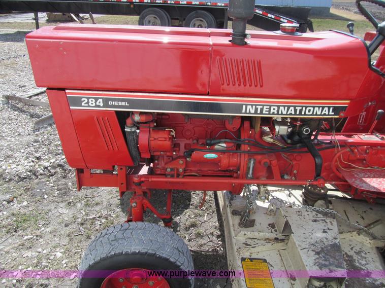 image for item K5520 1983 International 284 tractor