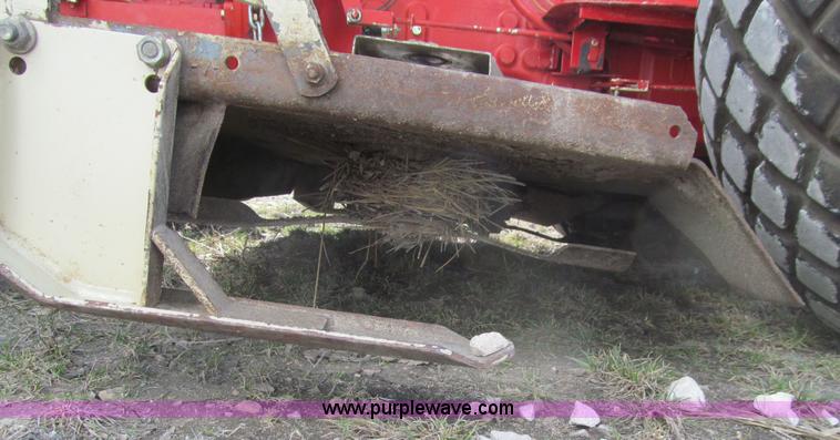 image for item K5520 1983 International 284 tractor