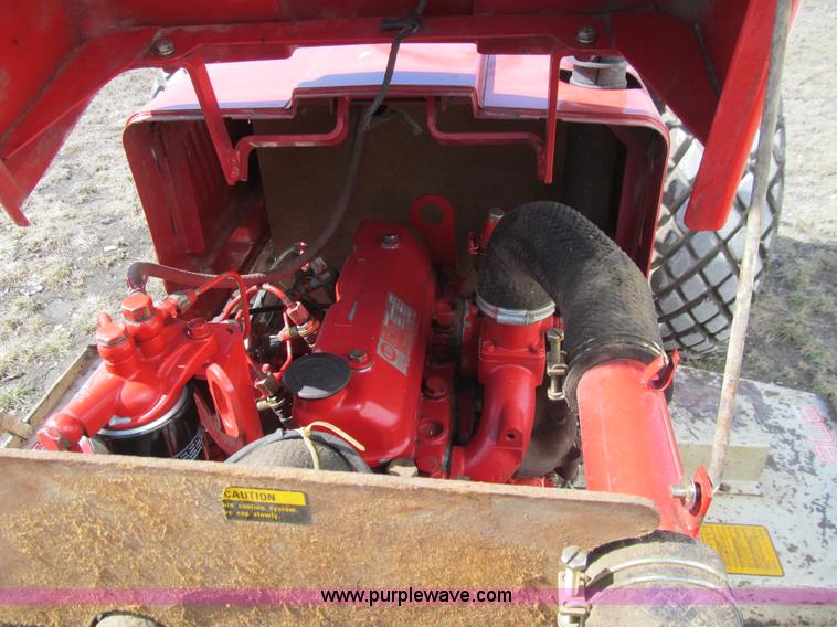 image for item K5520 1983 International 284 tractor