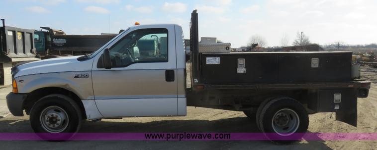 image for item K7026 2000 Ford F350 Super Duty flatbed pickup truck