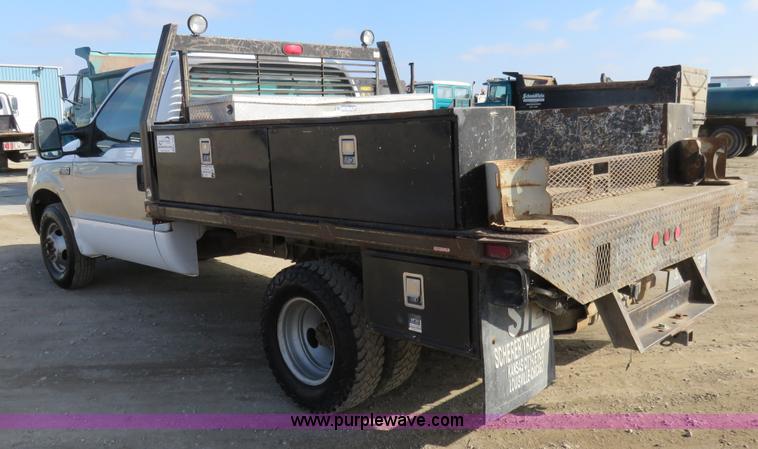 image for item K7026 2000 Ford F350 Super Duty flatbed pickup truck