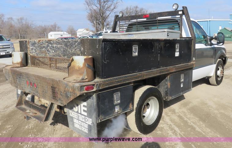 image for item K7026 2000 Ford F350 Super Duty flatbed pickup truck