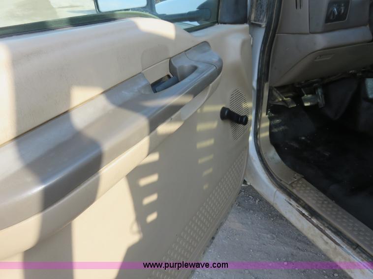 image for item K7026 2000 Ford F350 Super Duty flatbed pickup truck