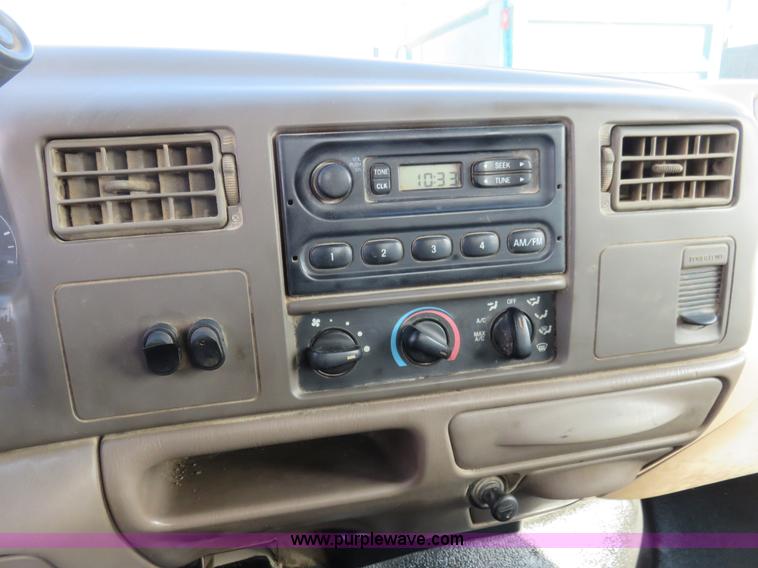 image for item K7026 2000 Ford F350 Super Duty flatbed pickup truck